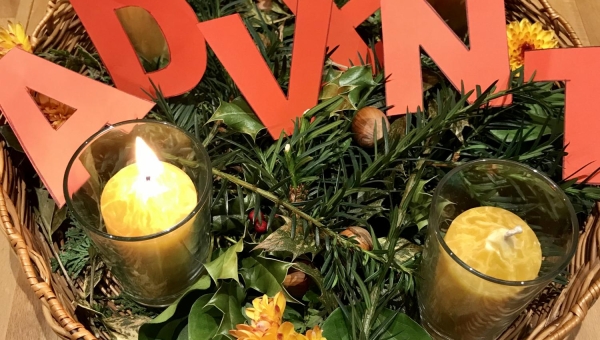 Familiengottesdienst am Ersten Advent mit Esel Emil